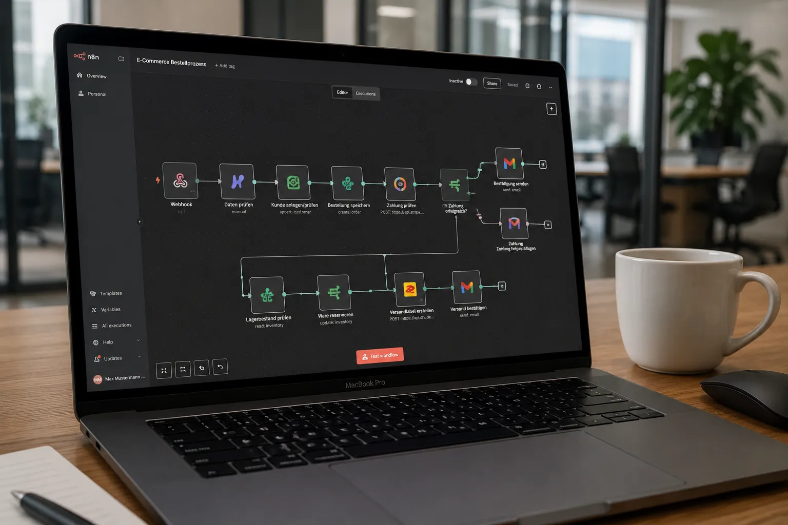 Laptop auf einem Schreibtisch, darauf ein Automationswerkzeug mit einem E-Commerce-Bestellprozess: Bestellung speichern, Zahlung prüfen, Lagerbestand prüfen, Versandlabel erstellen, Bestätigung senden.